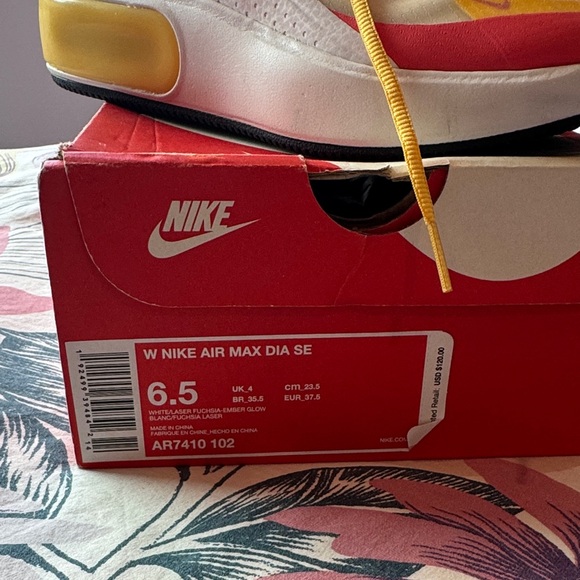 Nike Women's Air Max Dia SE - Picture 4 of 4